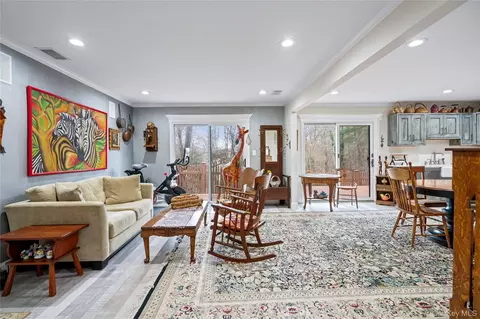 Living - 38 Maple Ct, Oyster Bay, NY 11753 photo 4 of 4