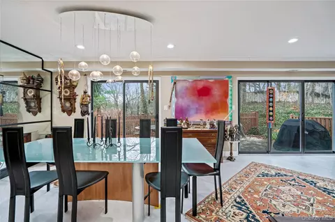 Dining - 38 Maple Ct, Oyster Bay, NY 11753 photo 3 of 4