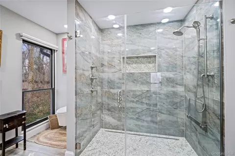 Bath - 38 Maple Ct, Oyster Bay, NY 11753 photo 2 of 5