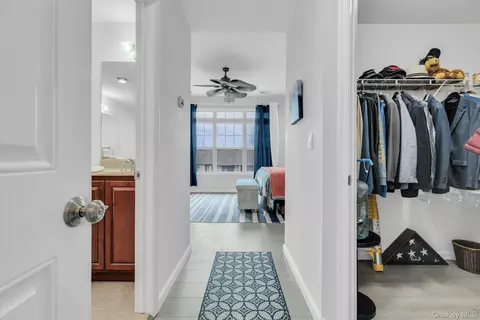 Entry Way - 123 Jackie Ct, Patchogue, NY 11772 photo 5 of 6
