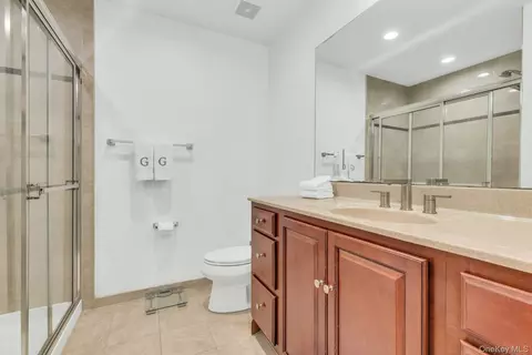 Bath - 123 Jackie Ct, Patchogue, NY 11772 photo 2 of 3