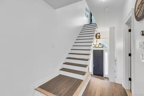 Entry Way - 123 Jackie Ct, Patchogue, NY 11772 photo 3 of 6
