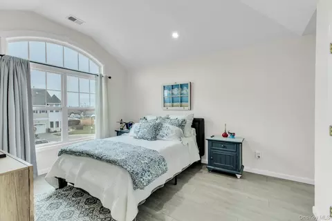 Bedroom - 123 Jackie Ct, Patchogue, NY 11772 photo 2 of 3