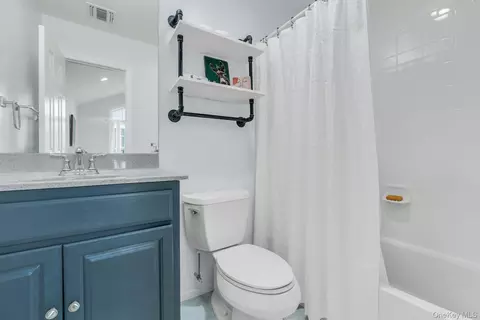 Bath - 123 Jackie Ct, Patchogue, NY 11772 photo 3 of 3