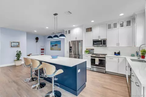 Kitchen - 123 Jackie Ct, Patchogue, NY 11772 photo 3 of 4