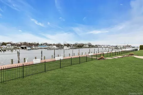 View/Area - 123 Jackie Ct, Patchogue, NY 11772 photo 2 of 5