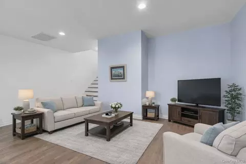 Living - 123 Jackie Ct, Patchogue, NY 11772 photo 1 of 1