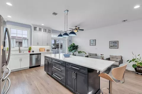 Kitchen - 123 Jackie Ct, Patchogue, NY 11772 photo 4 of 4