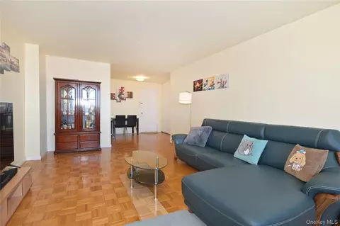 61-20 Grand Central Pkwy #A1204, Forest Hills, NY 11375