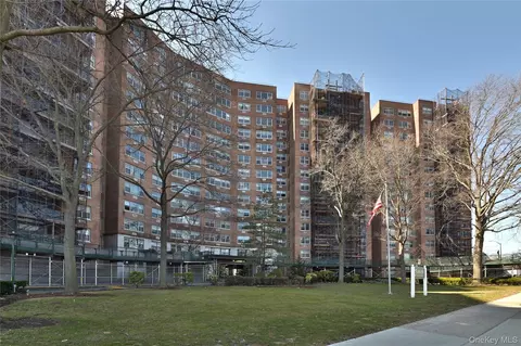 61-20 Grand Central Pkwy #A1204, Forest Hills, NY 11375