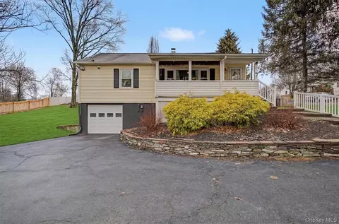 13 Kobelt Dr, Shawangunk, NY 12589
