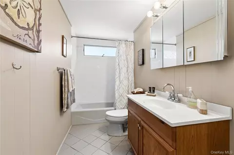 Bath - 20 Mitchell Rd, Westhampton Beach, NY 11978 photo 3 of 3
