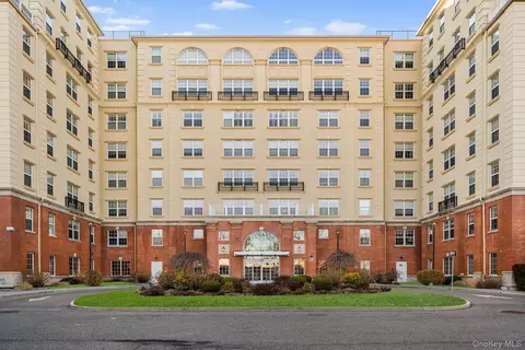 10 Byron Pl #615, Larchmont, NY 10538