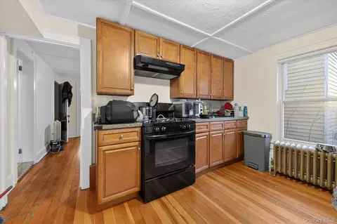 Entry Way - 1206 Main St, Peekskill, NY 10566 photo 4 of 7
