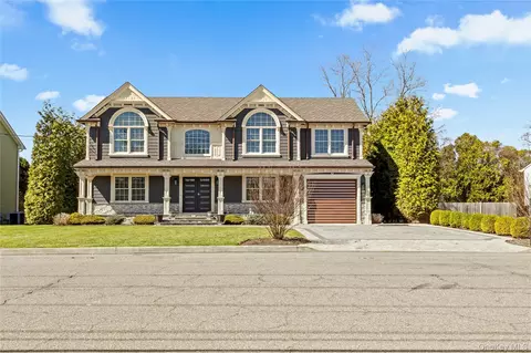 123 Columbus Blvd, Amityville, NY 11701
