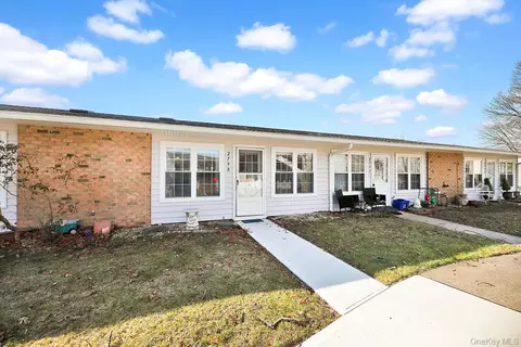 279 Berwick Ct #B, Ridge, NY 11961