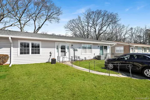 279 Berwick Ct #B, Ridge, NY 11961
