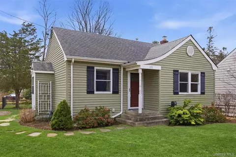 101 4th Ave, East Northport, NY 11731
