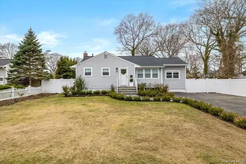 80 Lumur Dr, Sayville, NY 11782
