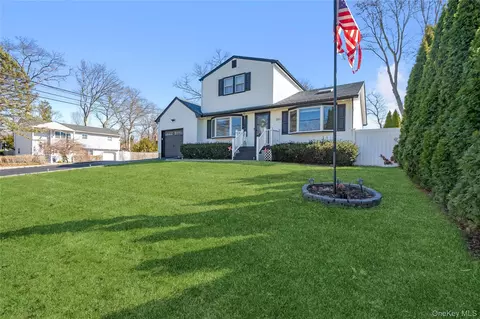 281 Breeze Ave, Ronkonkoma, NY 11779