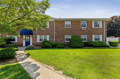 460 Old Town Rd #3H, Port Jefferson Station, NY 11776