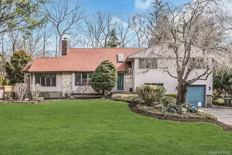 9 Cold Spring Hills Rd, Huntington, NY 11743