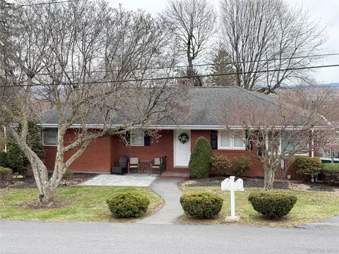 71 Orange St, Marlboro, NY 12542