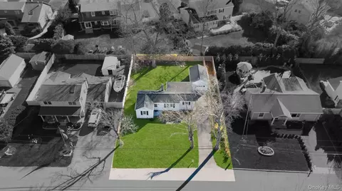 20 Willyn Rd, Blue Point, NY 11715