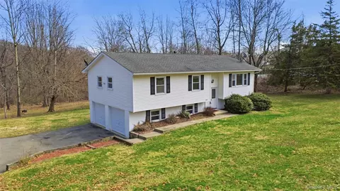 238 Ridge Rd, Marlboro, NY 12542