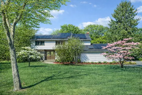 1 Allenby Dr, Northport, NY 11768