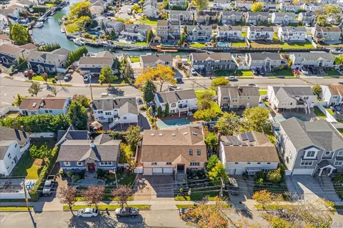 3822 Greentree Dr, Oceanside, NY 11572