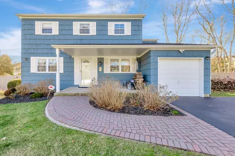 144 Oak St, Medford, NY 11763