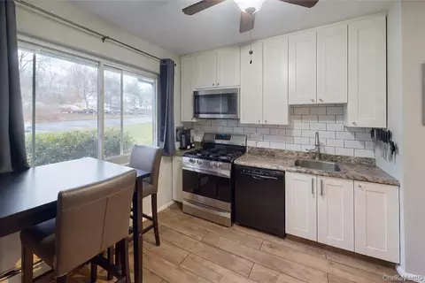 4 Blue Hl #A, Orangetown, NY 10962