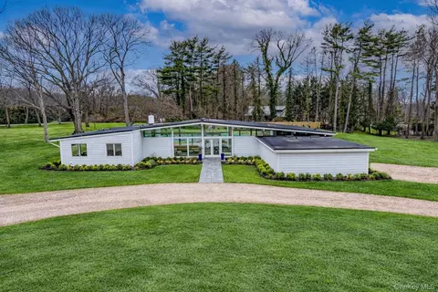 21 Lloyd Haven Dr, Huntington, NY 11743
