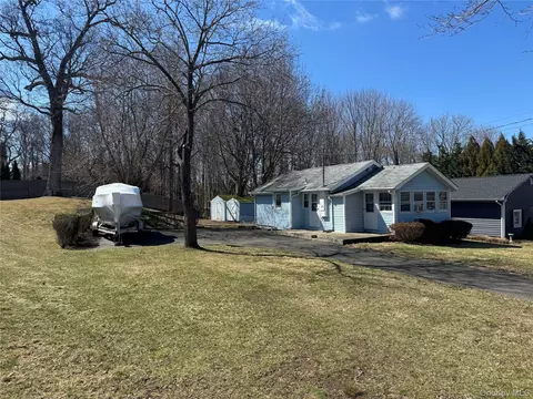 44 Cedar Dr, Miller Place, NY 11764
