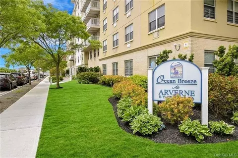 7914 Rockaway Beach Blvd #2R, New York, NY 11693