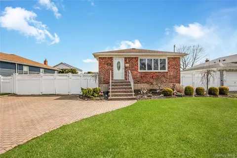 3341 Elliott Blvd, Oceanside, NY 11572