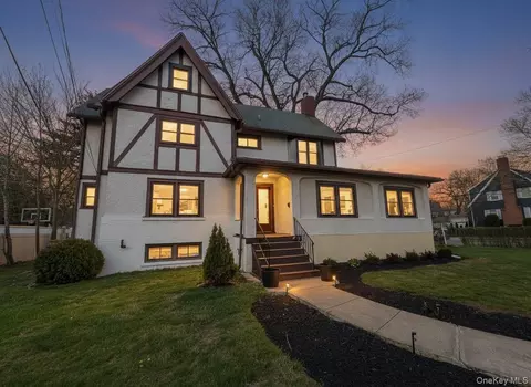 25 Midland Ave, White Plains, NY 10606