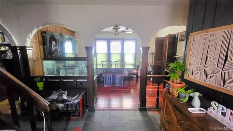 Entry Way - 98 Sutton Park Rd, Poughkeepsie, NY 12603 photo 3 of 6