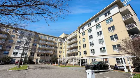 260 Beach 81st St #2P, New York, NY 11693