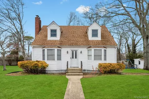 171 N Ontario St, Ronkonkoma, NY 11779
