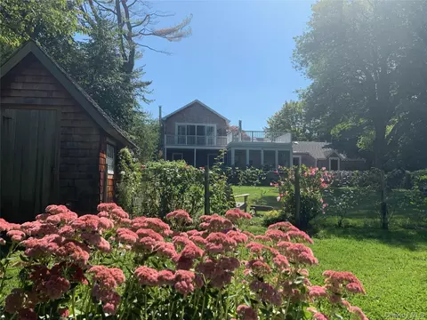 36 S Howells Point Rd, Bellport, NY 11713