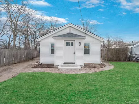 73 River Ave # C, Patchogue, NY 11772