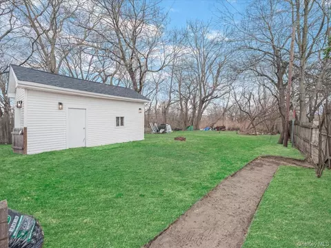 Exterior - 73 River Ave # C, Patchogue, NY 11772 photo 2 of 4
