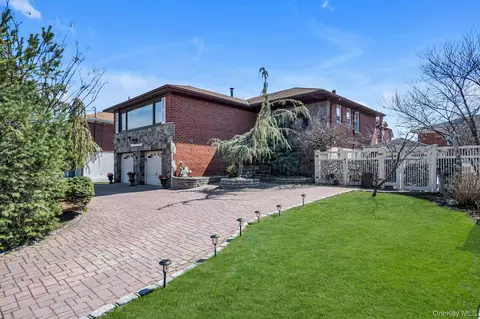 Exterior - 138-10 11 Ave, Malba, NY 11357 photo 4 of 5