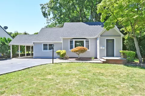 9 Koster Ct, Huntington Station, NY 11746