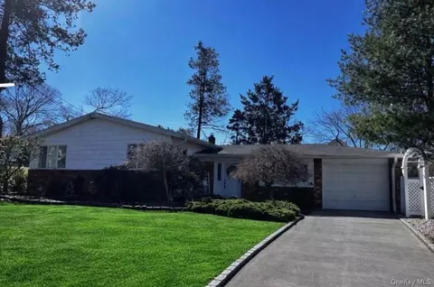22 Pioneer Blvd, Huntington Station, NY 11746