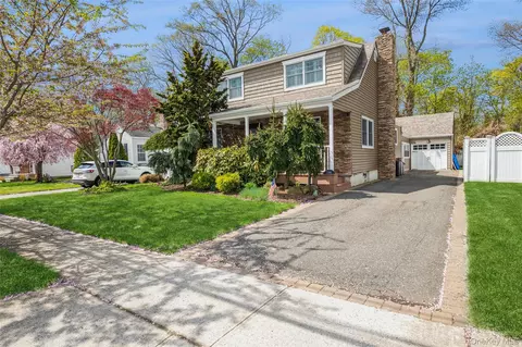 2296 Willow St, Wantagh, NY 11793