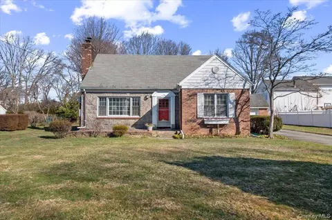 12 Maple Ave, Bethpage, NY 11714