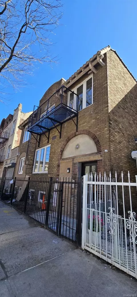 2366 Davidson Ave, New York, NY 10468